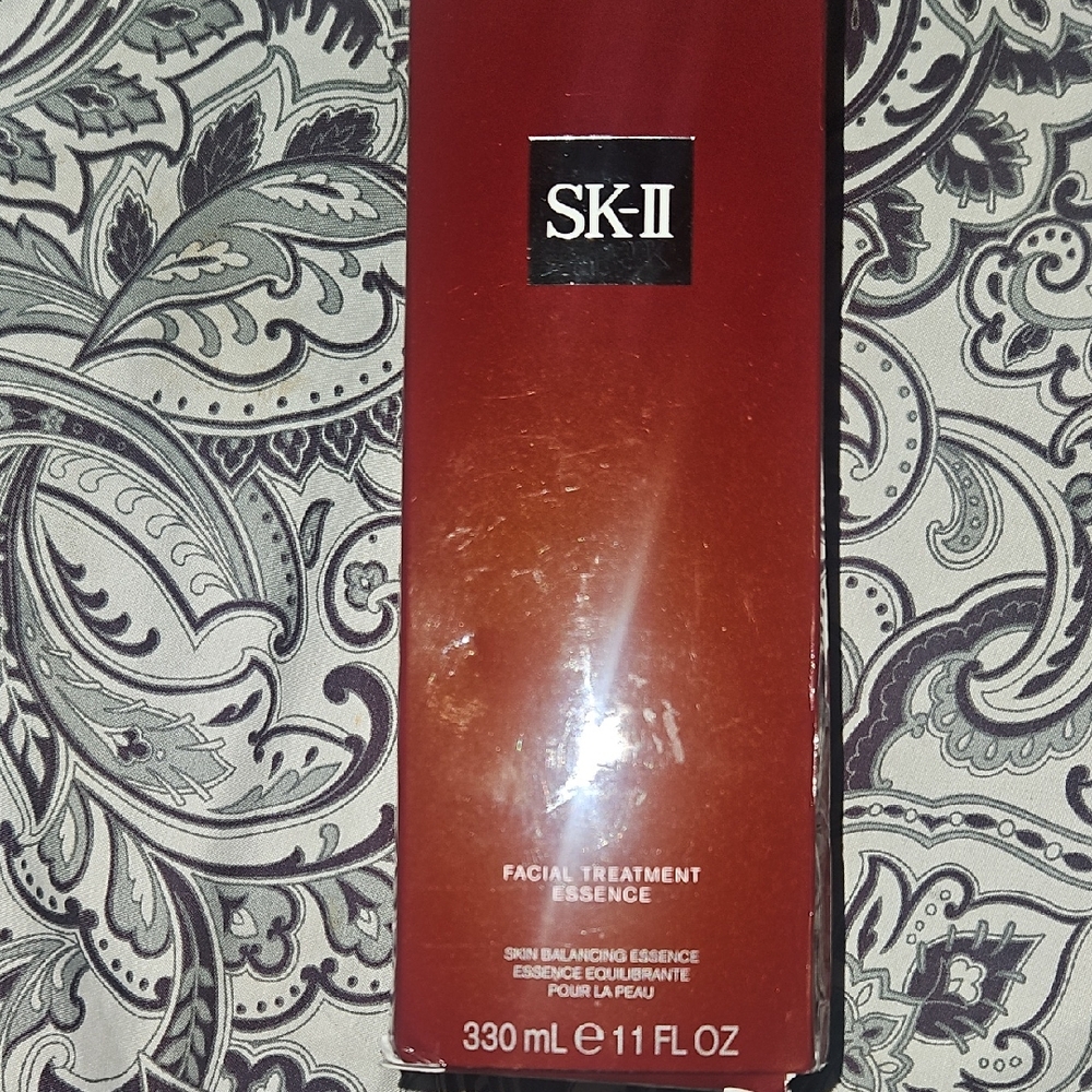 Facial Treatment Essence - Classic Red